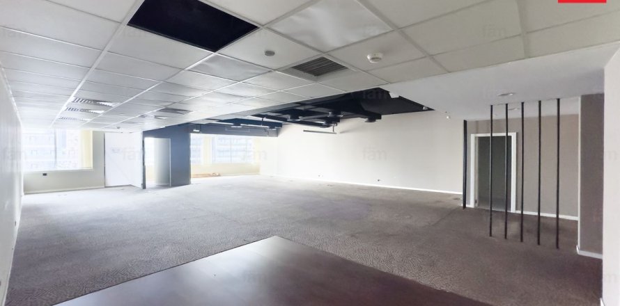 Oficina en Dubai, 153.1 m², № 77635