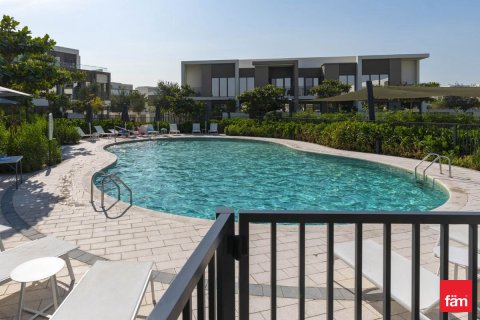 Снять в аренду таунхаус в Tilal Al Ghaf, Дубай: 4 спальни, 261.1м², № 77634 - фото 5