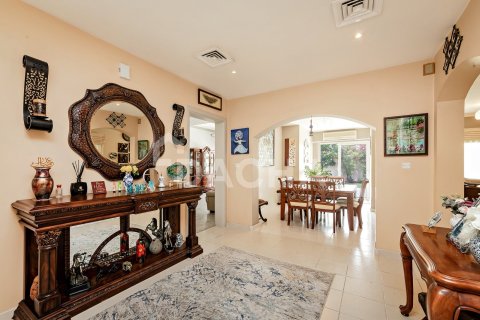 Villa in Meadows, Dubai 4 bedrooms, 372 sq.m. № 105293 - photo 17