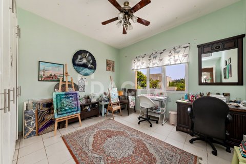 Villa in Meadows, Dubai 4 bedrooms, 372 sq.m. № 105293 - photo 23