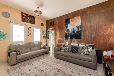 Villa in Meadows, Dubai 4 bedrooms, 372 sq.m. № 105293 - photo 3