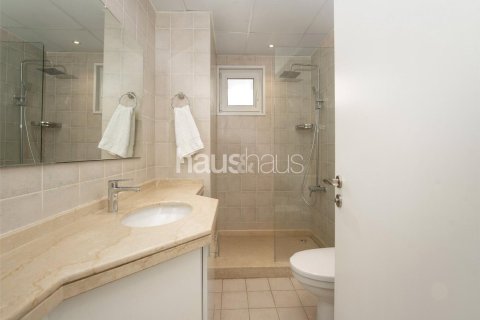 Villa in Dubai Investment Park, Dubai 6 bedrooms, 674 sq.m. № 43441 - photo 24