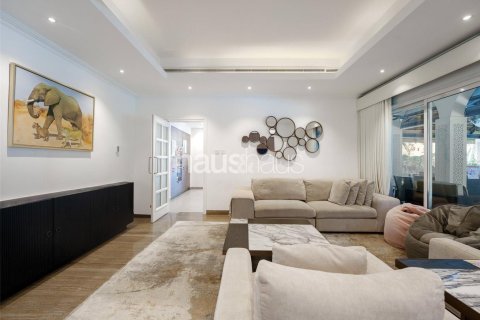 Villa in Dubai Investment Park, Dubai 6 bedrooms, 674 sq.m. № 43441 - photo 8