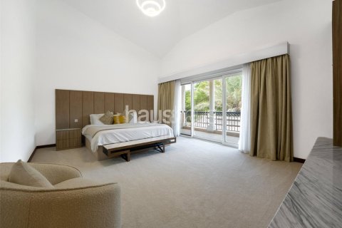 Villa in Dubai Investment Park, Dubai 6 bedrooms, 674 sq.m. № 43441 - photo 11
