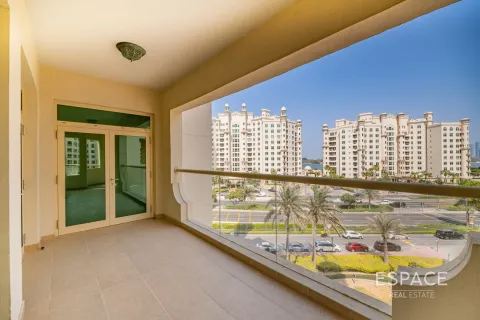 Apartment in Palm Jumeirah, Dubai 3 bedrooms, 201 sq.m. № 62150 - photo 1