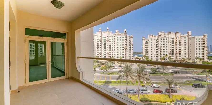Apartment in Palm Jumeirah, Dubai 3 bedrooms, 201 sq.m. № 62150