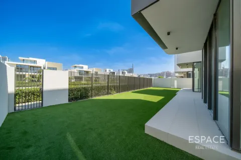Villa en Dubai Hills Estate, Dubai, 5 dormitorios, 921 m², № 122337 - foto 2