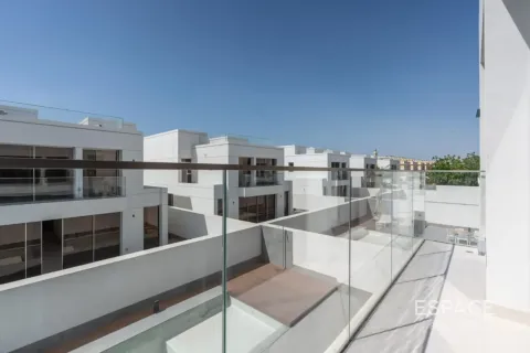 Villa in Jumeirah Park, Dubai 5 bedrooms, 557 sq.m. № 122332 - photo 7