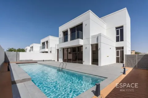 Villa in Jumeirah Park, Dubai 5 bedrooms, 557 sq.m. № 122332 - photo 1