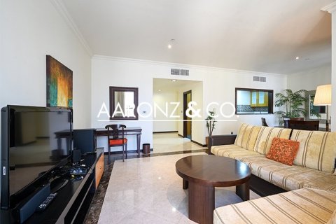 Appartement à Jumeirah Beach Residence, Dubai, 2 chambres, 136 m², № 78523 - photo 1