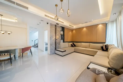 Villa in Dubai Hills Estate, Dubai 4 bedrooms, 229 sq.m. № 71209 - photo 5