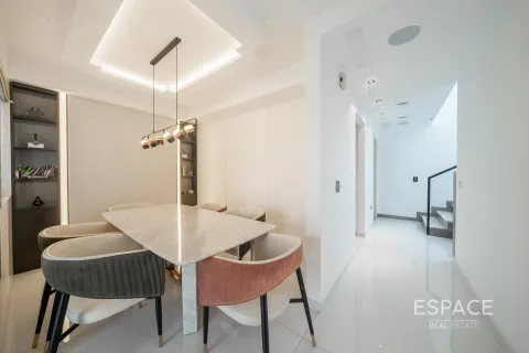 Villa in Dubai Hills Estate, Dubai 4 bedrooms, 229 sq.m. № 71209 - photo 3