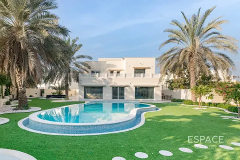 Villa à Meadows, Dubai, 5 chambres, 557 m², № 71211 - photo 1