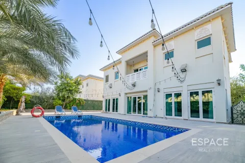 Villa en Al Furjan, Dubai, 4 dormitorios, 455 m², № 71222 - foto 1