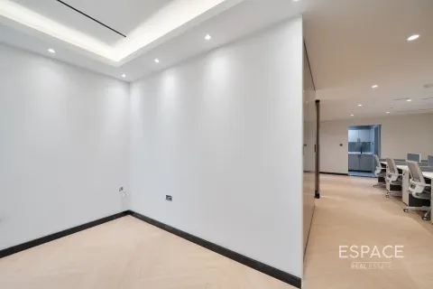 Снять в аренду офис в Джумейра Лейк Тауэрс, Дубай: 79м², № 71208 - фото 13