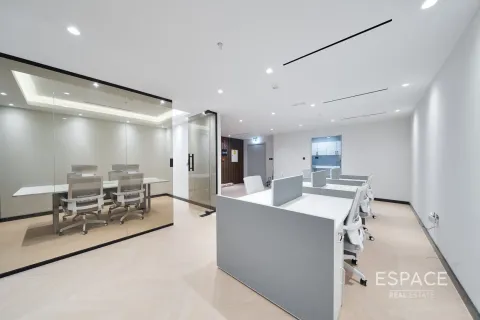 Снять в аренду офис в Джумейра Лейк Тауэрс, Дубай: 79м², № 71208 - фото 1