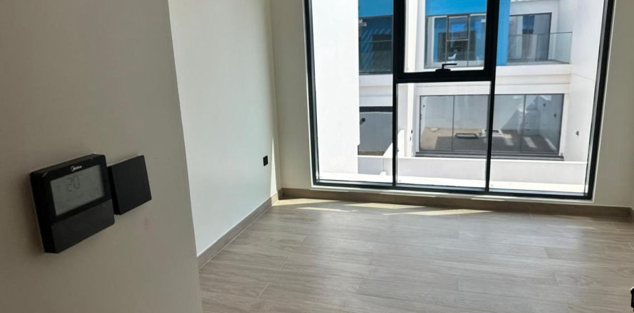 Townhouse in Dubai 5 bedrooms, 306 sq.m. № 113773