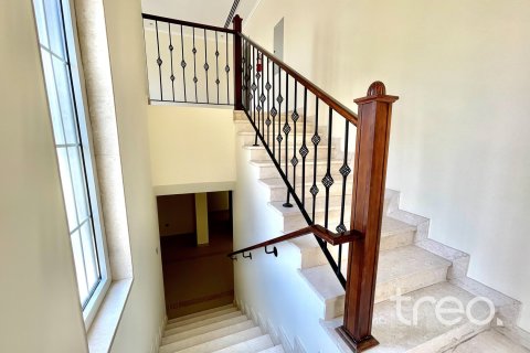 Villa in Legacy, Jumeirah Park, Dubai 3 bedrooms, 327.67 sq.m. № 120150 - photo 9