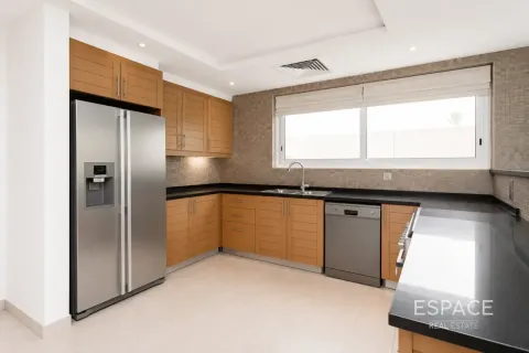 Villa à Legacy Nova Villas, Jumeirah Park, Dubai, 4 chambres, 455 m², № 122672 - photo 4