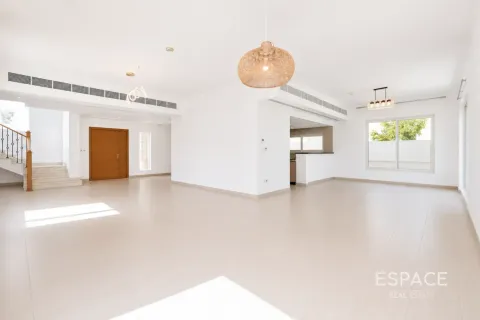 Villa à Legacy Nova Villas, Jumeirah Park, Dubai, 4 chambres, 455 m², № 122671 - photo 2