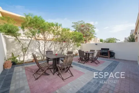 Adosado en The Lakes, Dubai, 3 dormitorios, 235 m², № 122668 - foto 12