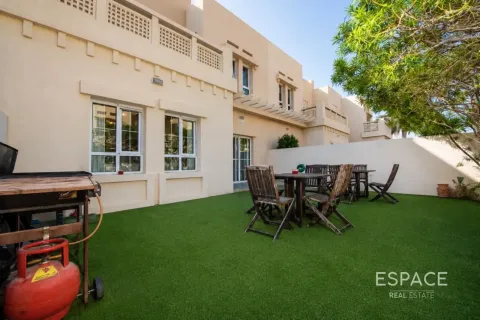 Adosado en The Lakes, Dubai, 3 dormitorios, 235 m², № 122668