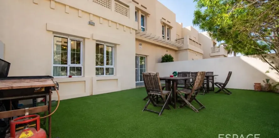 Adosado en The Lakes, Dubai, 3 dormitorios, 235 m², № 122668