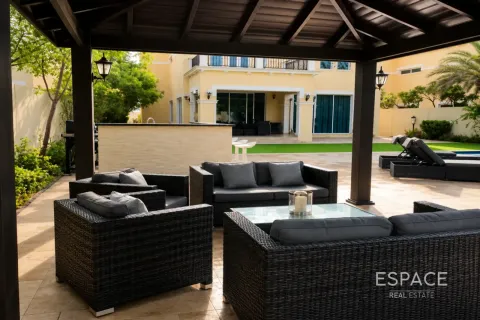 Villa à Legacy Nova Villas, Jumeirah Park, Dubai, 4 chambres, 455 m², № 122669 - photo 2