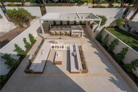 Townhouse in Arabian Ranches, Dubai 2 bedrooms, 181 sq.m. № 43386 - photo 1