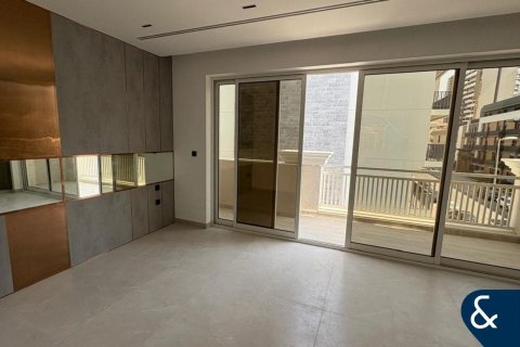 Adosado en Jumeirah Village Circle, Dubai, 4 dormitorios, 285 m², № 98596 - foto 11