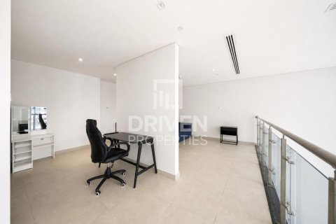 Apartment in Marina Arcade Tower, Dubai Marina, Dubai 1 bedroom, 185.81 sq.m. № 135983 - photo 3
