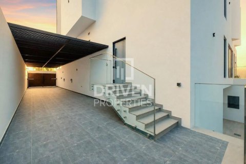 Villa in Umm Suqeim, Dubai 5 bedrooms, 594.58 sq.m. № 135995 - photo 3