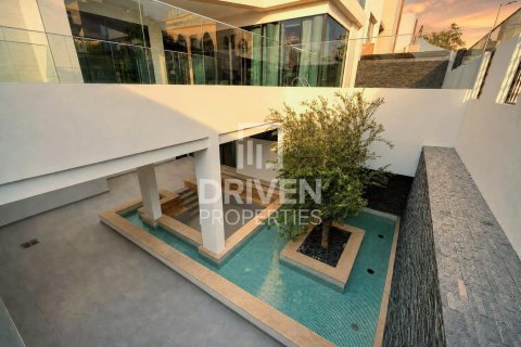 Villa in Umm Suqeim, Dubai 5 bedrooms, 594.58 sq.m. № 135995 - photo 27