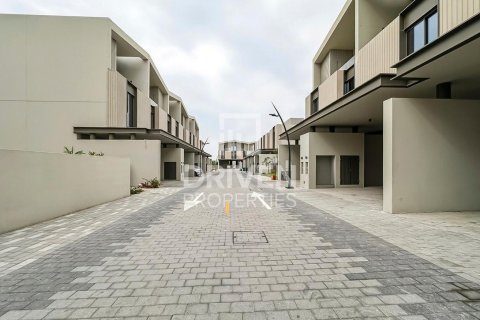Townhouse in Nad Al Sheba 1, Nadd Al Sheba, Dubai 3 bedrooms, 351.08 sq.m. № 136004 - photo 15