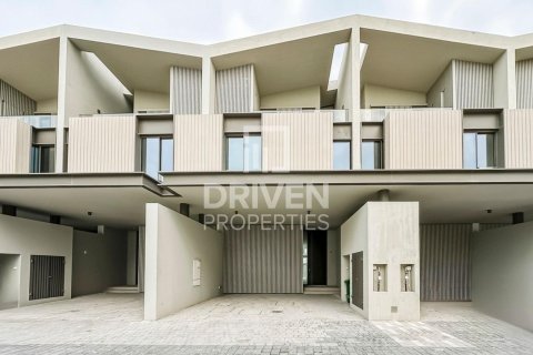 Townhouse in Nad Al Sheba 1, Nadd Al Sheba, Dubai 3 bedrooms, 351.08 sq.m. № 136004