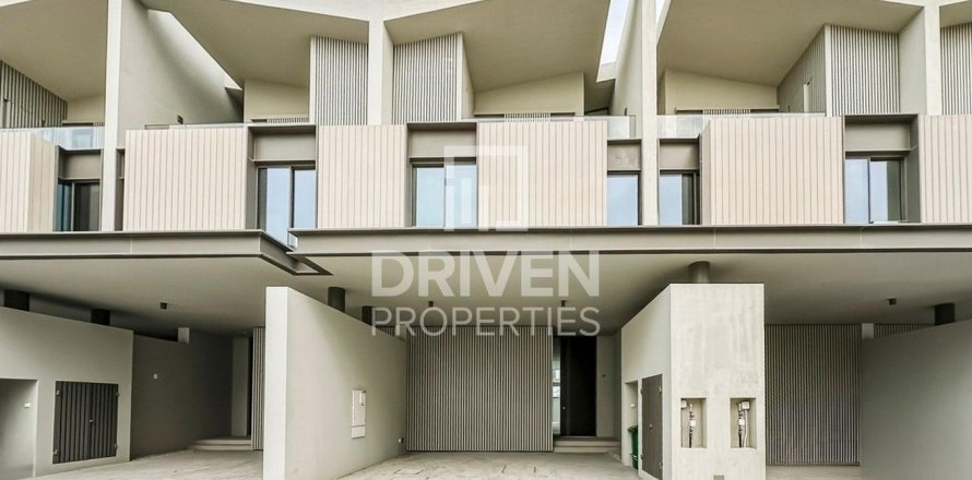 Townhouse in Nad Al Sheba 1, Nadd Al Sheba, Dubai 3 bedrooms, 351.08 sq.m. № 136004