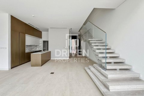 Townhouse in Nad Al Sheba 1, Nadd Al Sheba, Dubai 3 bedrooms, 351.08 sq.m. № 136004 - photo 2