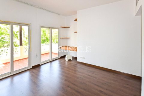 Villa in Meadows, Dubai 4 bedrooms, 353 sq.m. № 44738 - photo 13