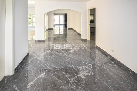 Villa in Meadows, Dubai 4 bedrooms, 353 sq.m. № 44738 - photo 11