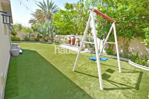 Villa in Meadows, Dubai 4 bedrooms, 353 sq.m. № 44738 - photo 9