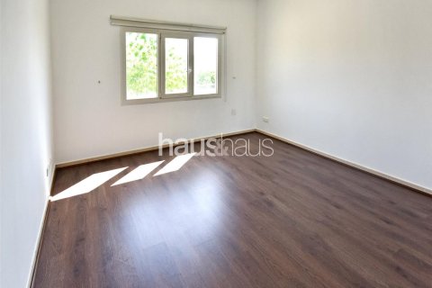 Villa in Meadows, Dubai 4 bedrooms, 353 sq.m. № 44738 - photo 14