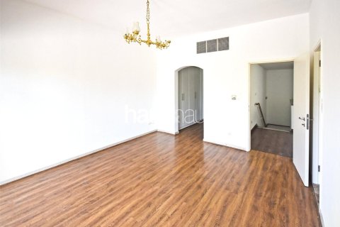 Villa in Meadows, Dubai 4 bedrooms, 353 sq.m. № 44738 - photo 12