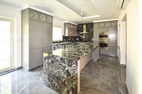 Villa in Meadows, Dubai 4 bedrooms, 353 sq.m. № 44738 - photo 5