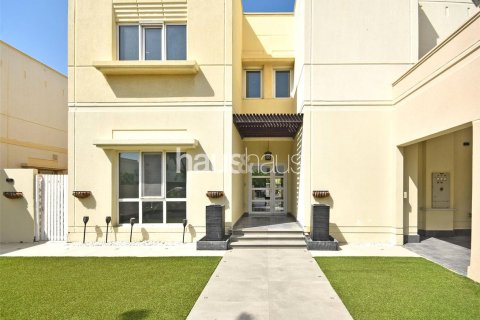Villa in Meadows, Dubai 4 bedrooms, 353 sq.m. № 44738 - photo 1