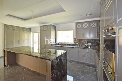 Villa in Meadows, Dubai 4 bedrooms, 353 sq.m. № 44738 - photo 2