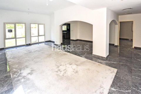 Villa in Meadows, Dubai 4 bedrooms, 353 sq.m. № 44738 - photo 3