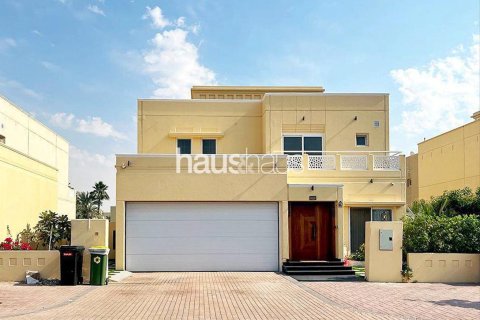 Villa in Meadows, Dubai 4 bedrooms, 381 sq.m. № 44736 - photo 15