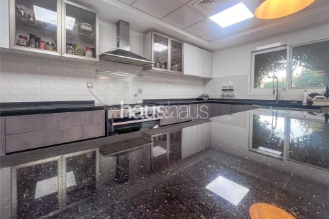 Villa in Meadows, Dubai 4 bedrooms, 381 sq.m. № 44736 - photo 5
