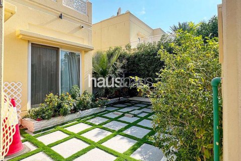 Villa in Meadows, Dubai 4 bedrooms, 381 sq.m. № 44736 - photo 10