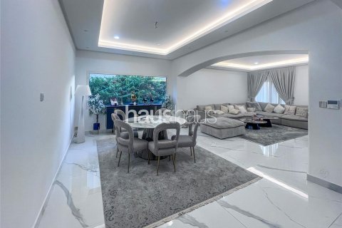 Villa in Meadows, Dubai 4 bedrooms, 381 sq.m. № 44736 - photo 4